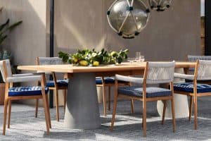 477 Dine Out: tavolo per esterni con base in cemento e piano in massello di teak - Cassina