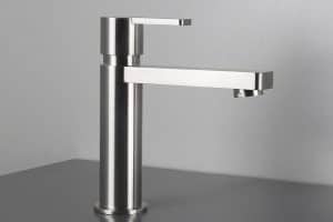 EXO: rubinetto moderno in acciaio inox